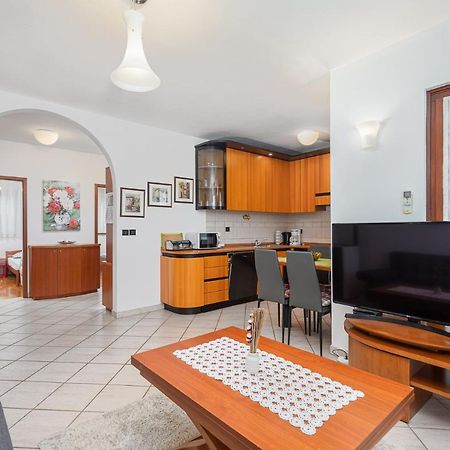 Sea View Apartment - Roberto Пореч Экстерьер фото