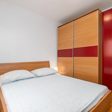 Sea View Apartment - Roberto Пореч Экстерьер фото