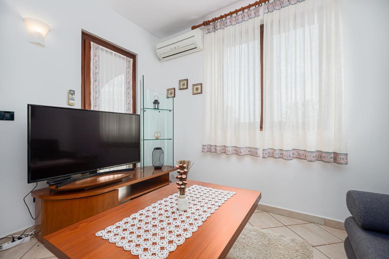 Sea View Apartment - Roberto Пореч Экстерьер фото