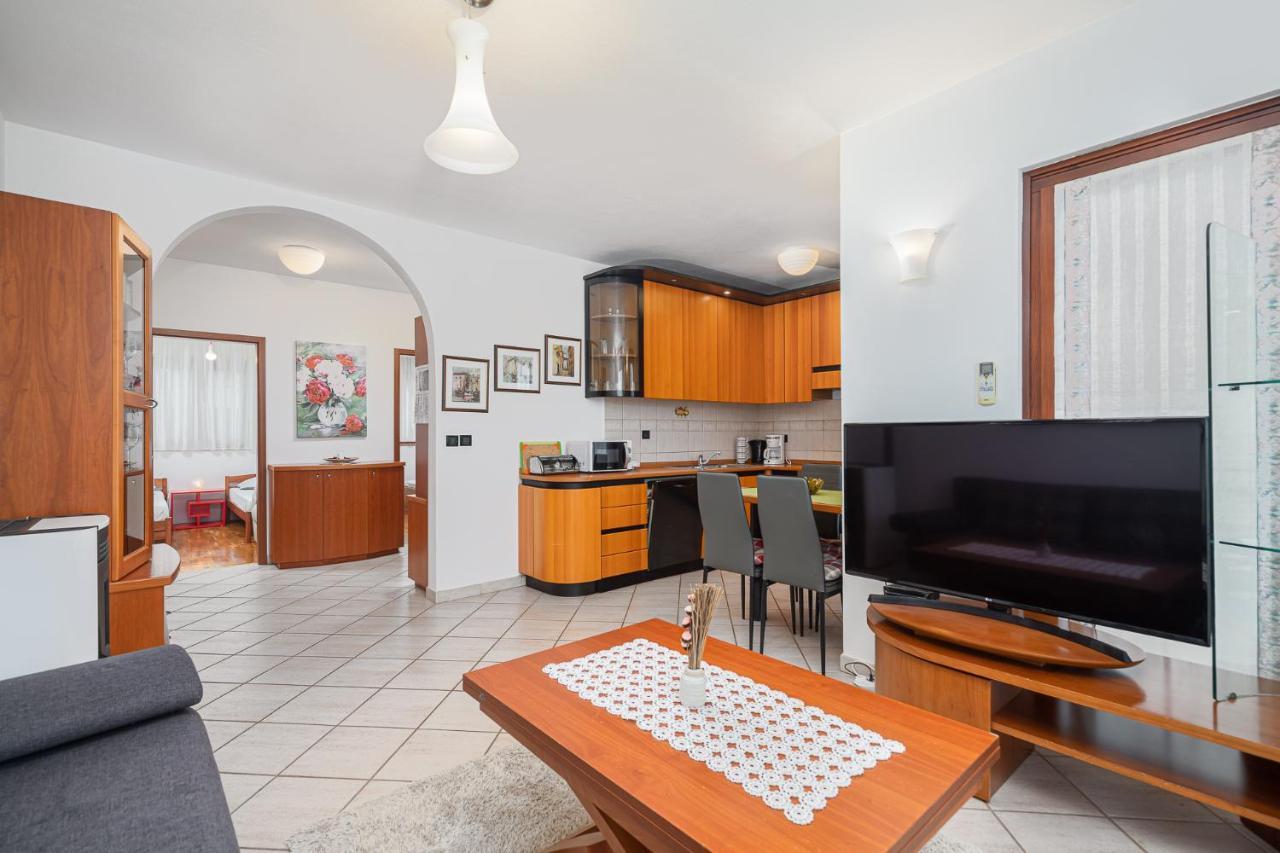 Sea View Apartment - Roberto Пореч Экстерьер фото