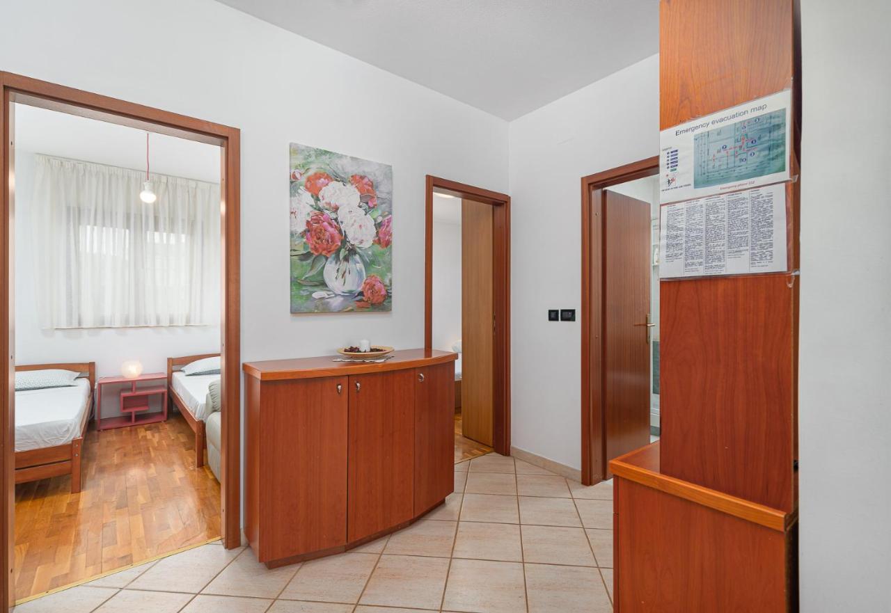 Sea View Apartment - Roberto Пореч Экстерьер фото